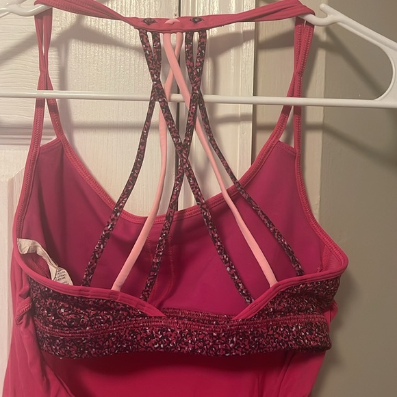 Lulu lemon tank top with built in free to move bra - Picture 4 of 5